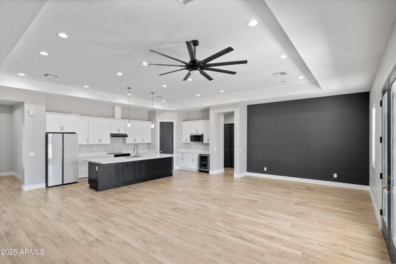 06-Family Kitchen and Dining