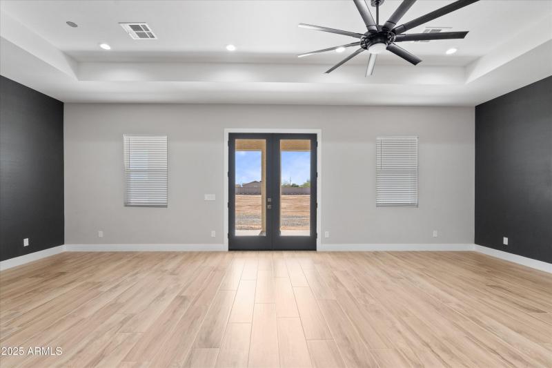 16-Dining and Family