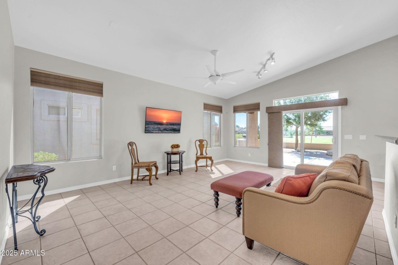 4551 E Sycamore Ct-10