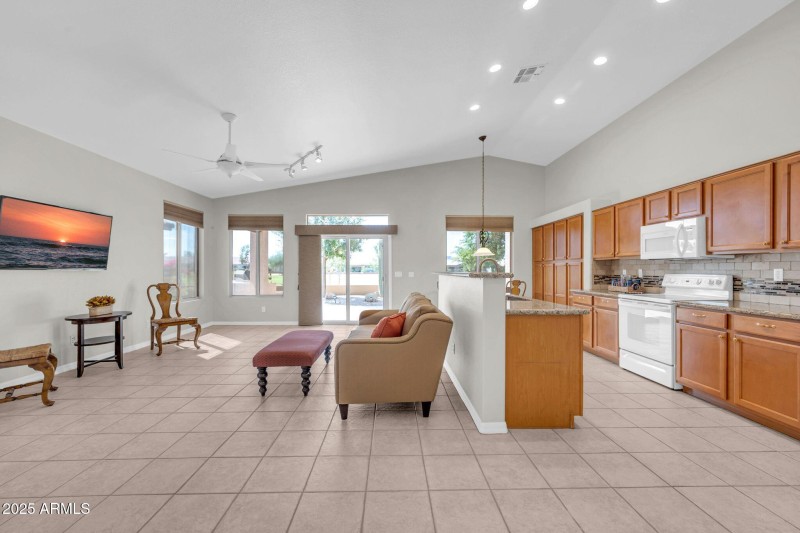 4551 E Sycamore Ct-13