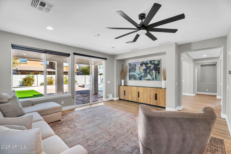 6-web-or-mls-3752 E Robin Ln-7