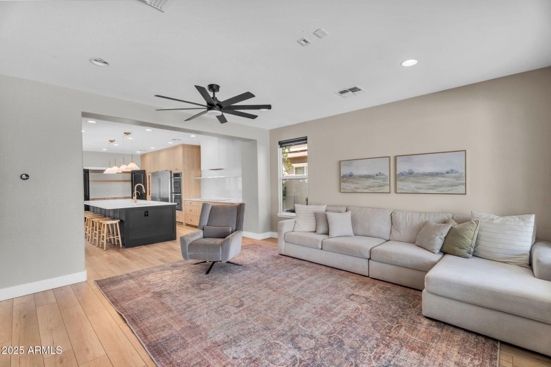 8-web-or-mls-3752 E Robin Ln-6