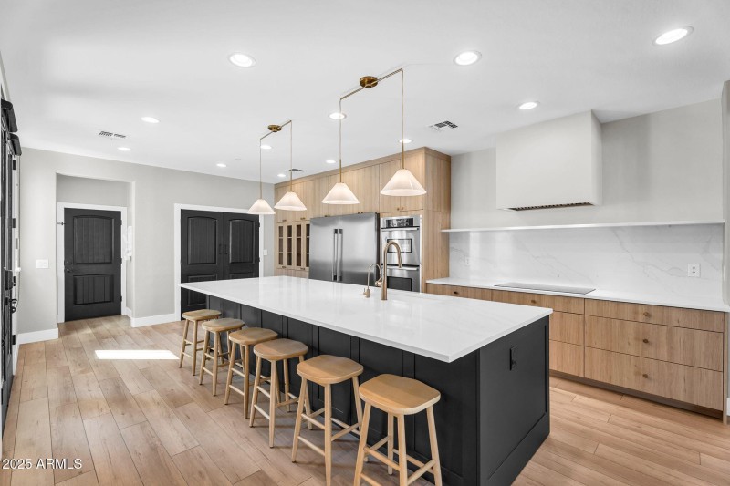 9-web-or-mls-3752 E Robin Ln-14