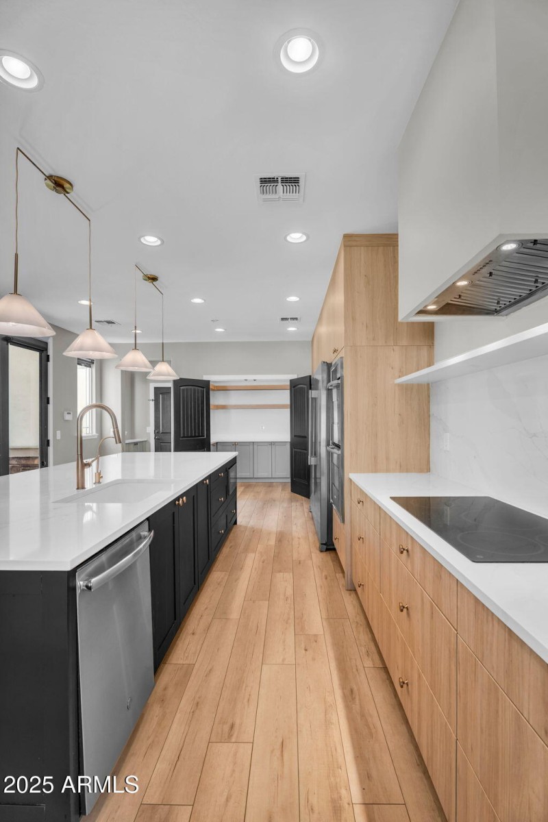 13-web-or-mls-3752 E Robin Ln-20