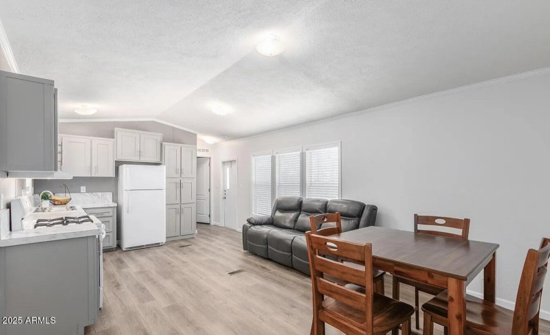 a2024749e3dd36e4f903959b81e17a4e-uncropp