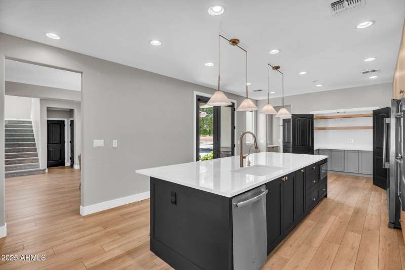 14-web-or-mls-3752 E Robin Ln-21