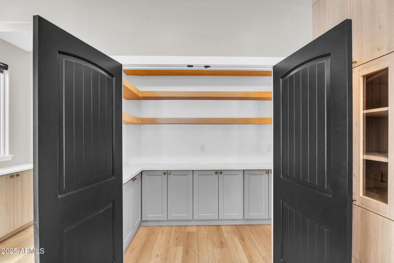 15-web-or-mls-3752 E Robin Ln-18