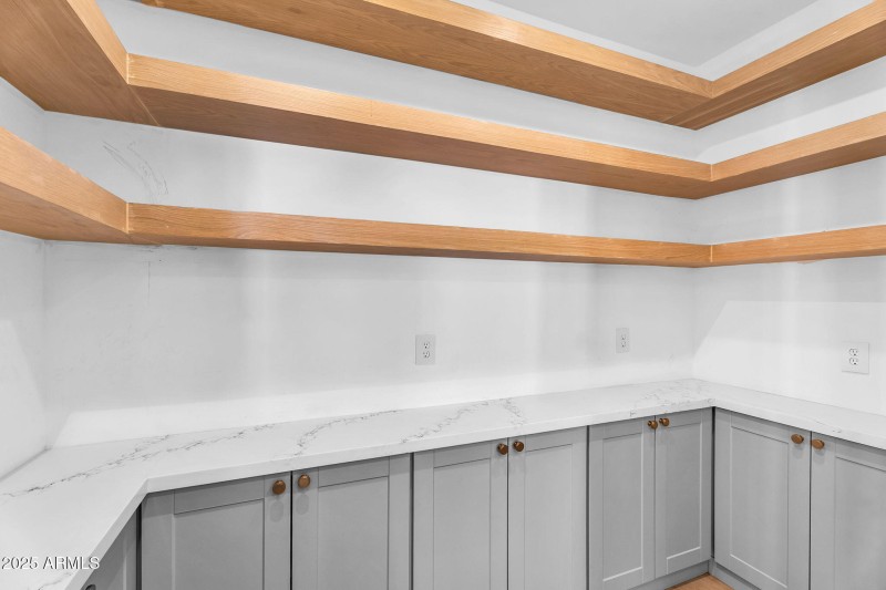 16-web-or-mls-3752 E Robin Ln-19