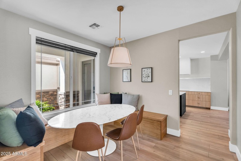 17-web-or-mls-3752 E Robin Ln-12