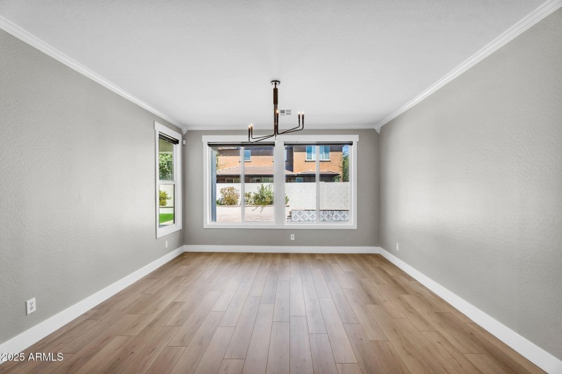 19-web-or-mls-3752 E Robin Ln-9