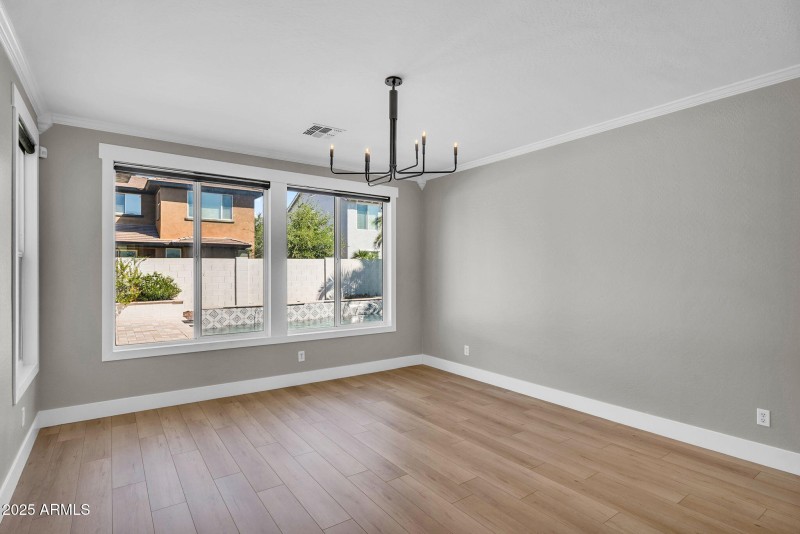 21-web-or-mls-3752 E Robin Ln-11