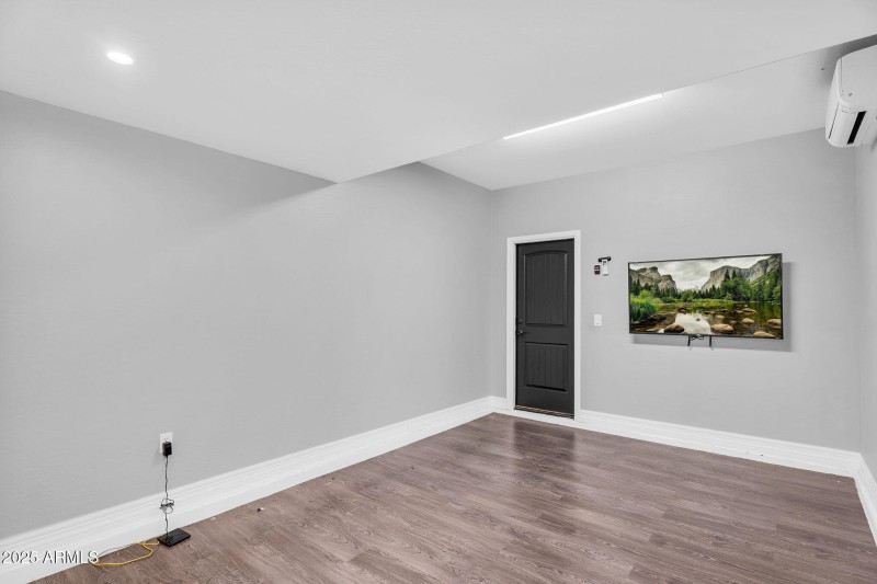 23-web-or-mls-3752 E Robin Ln-23