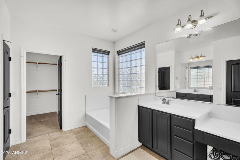 30-web-or-mls-3752 E Robin Ln-30