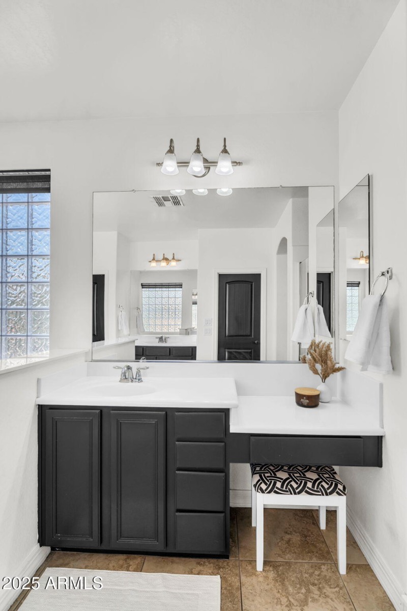 31-web-or-mls-3752 E Robin Ln-31