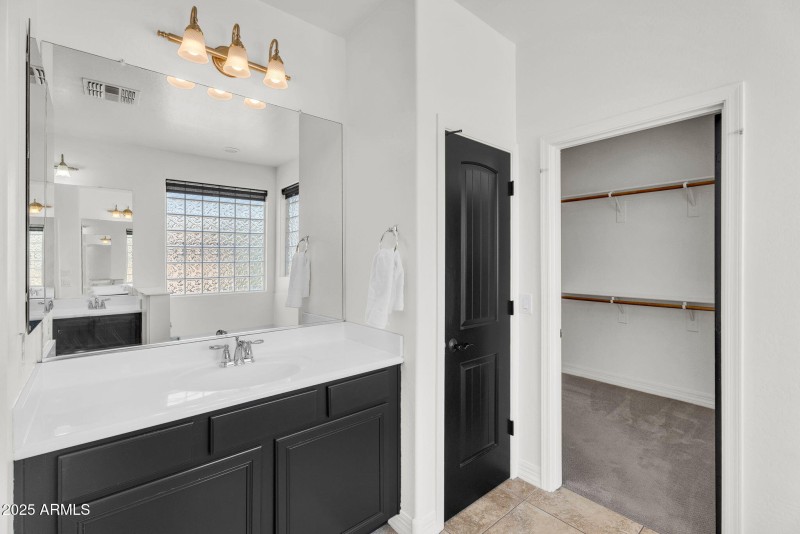 33-web-or-mls-3752 E Robin Ln-33