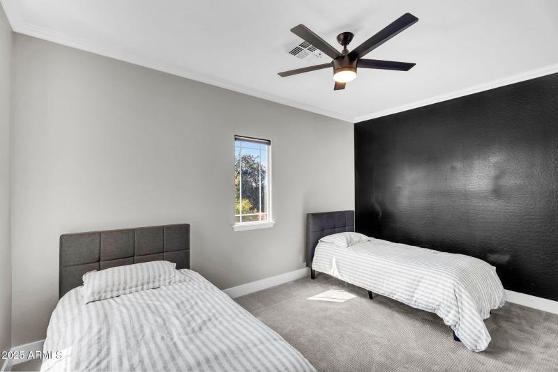 39-web-or-mls-3752 E Robin Ln-40