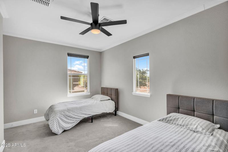 40-web-or-mls-3752 E Robin Ln-41