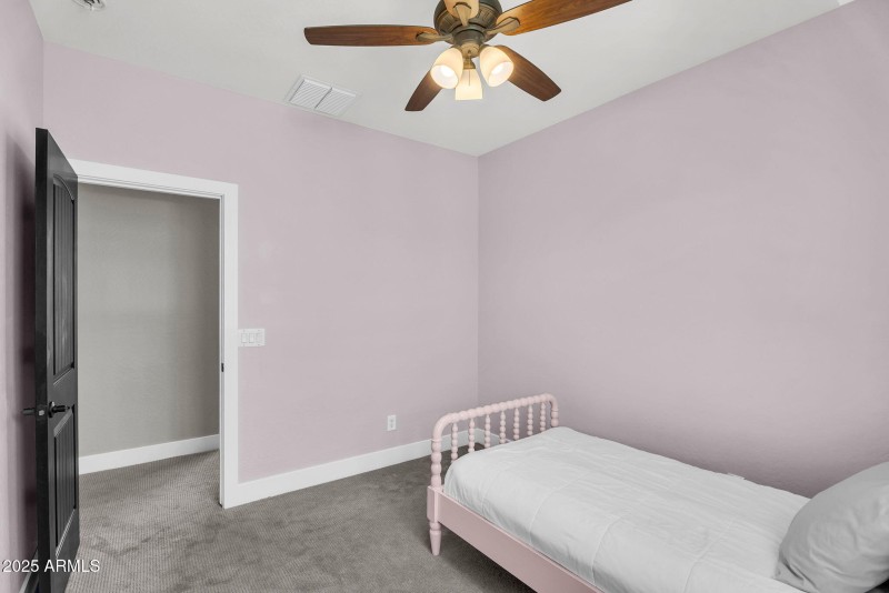 42-web-or-mls-3752 E Robin Ln-43