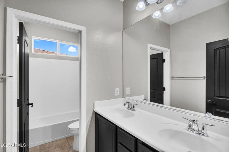 46-web-or-mls-3752 E Robin Ln-44