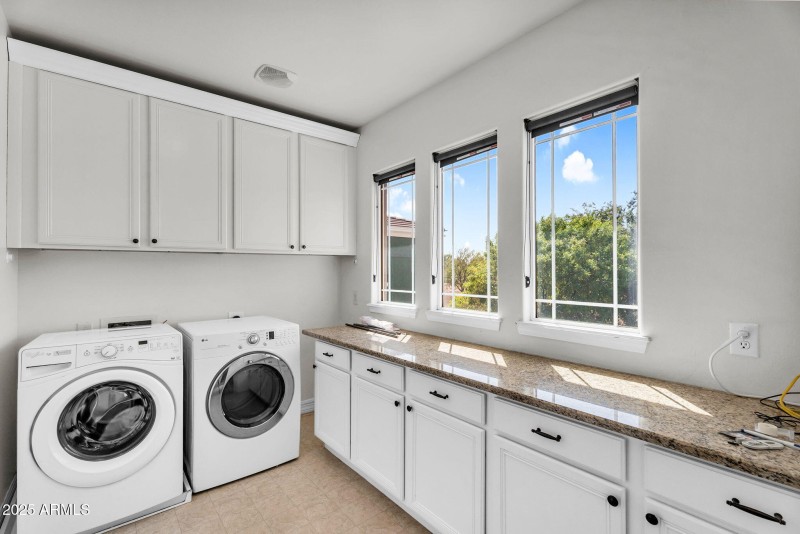 47-web-or-mls-3752 E Robin Ln-47