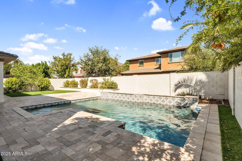 51-web-or-mls-3752 E Robin Ln-55