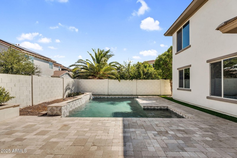 52-web-or-mls-3752 E Robin Ln-52