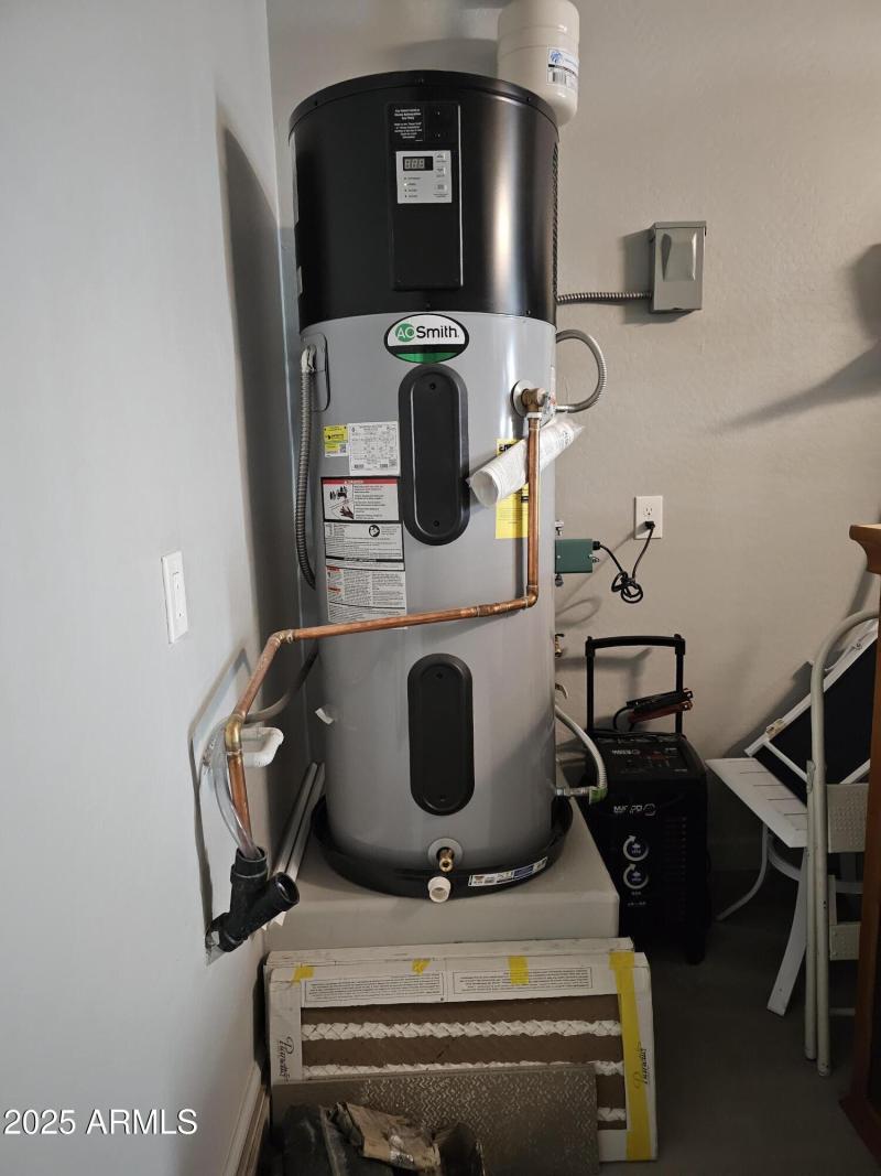 Hot water heater