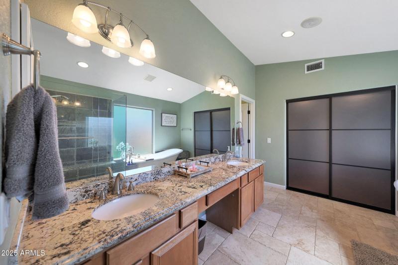 B (56) Owner's Suite