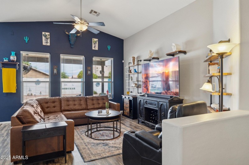 6-web-or-mls-15084-w-polk-st