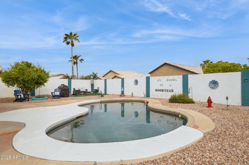 32-web-or-mls-15084-w-polk-st