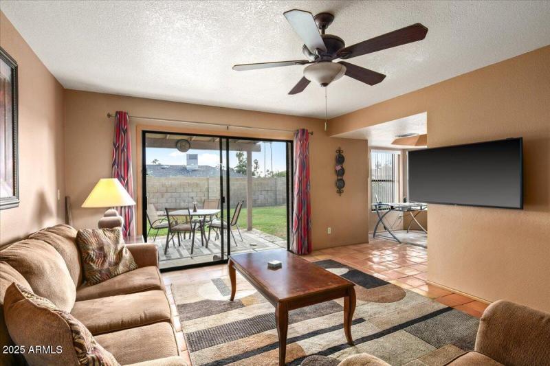 14-Family Room Views