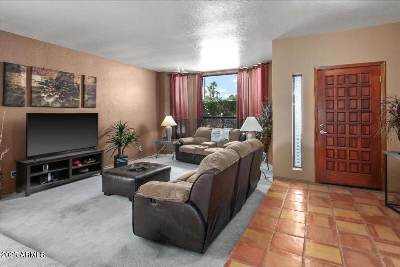 09-Entry & Living Areas