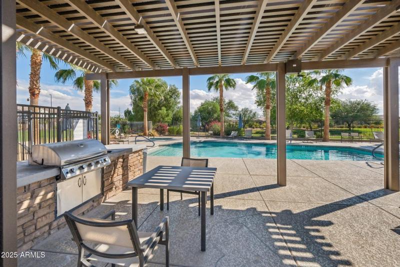 4-web-or-mls-E Furness Dr-2009-904