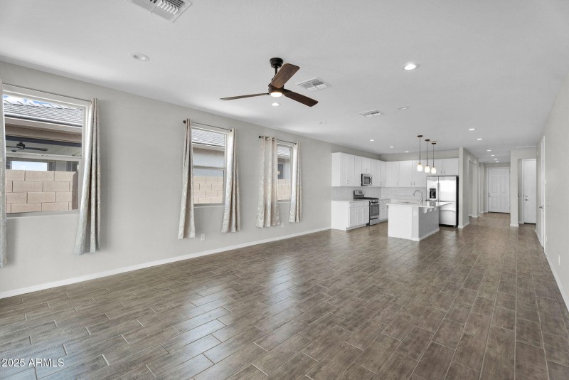 5-web-or-mls-18570 W Honeysuckle Dr -6