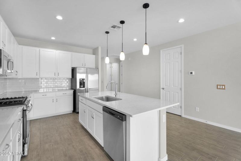 9-web-or-mls-18570 W Honeysuckle Dr -9