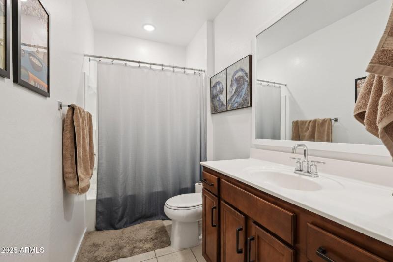 18-web-or-mls-E Furness Dr-S2009-014