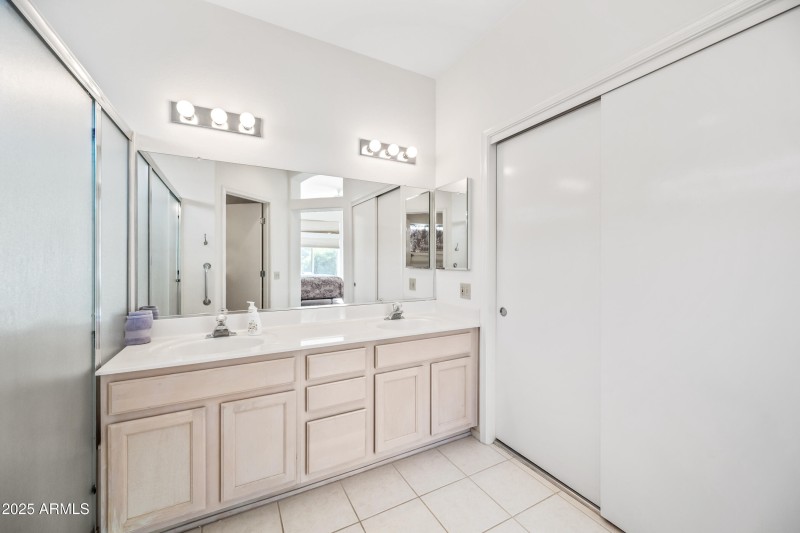 32-14529 Master Bath 2