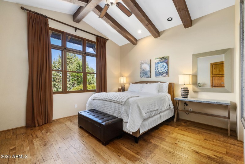 9-Primary Bedroom (1)