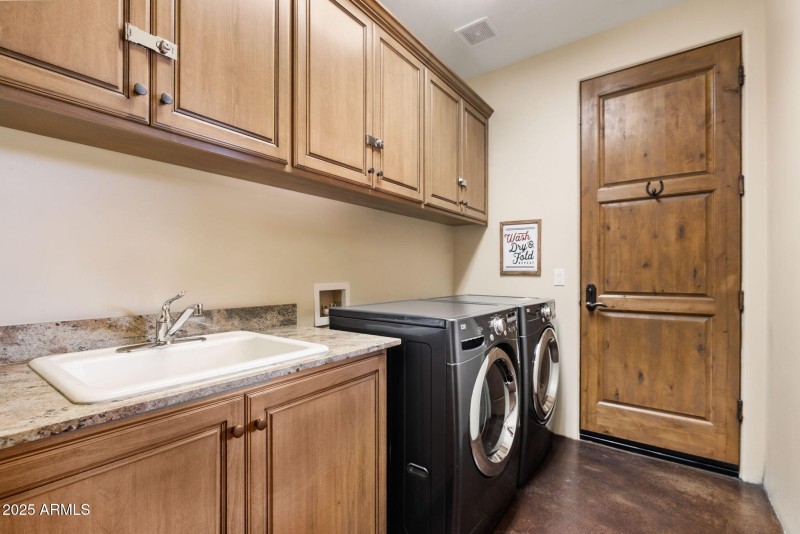 18-Laundry Room