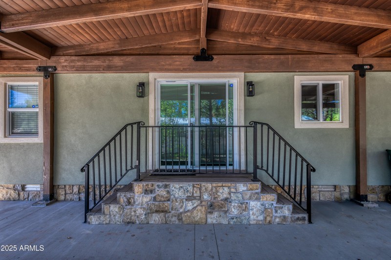 010_photo10_3030_w_young_st_sl_85901_ang