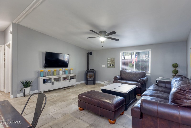 011_photo11_3030_w_young_st_sl_85901_ang