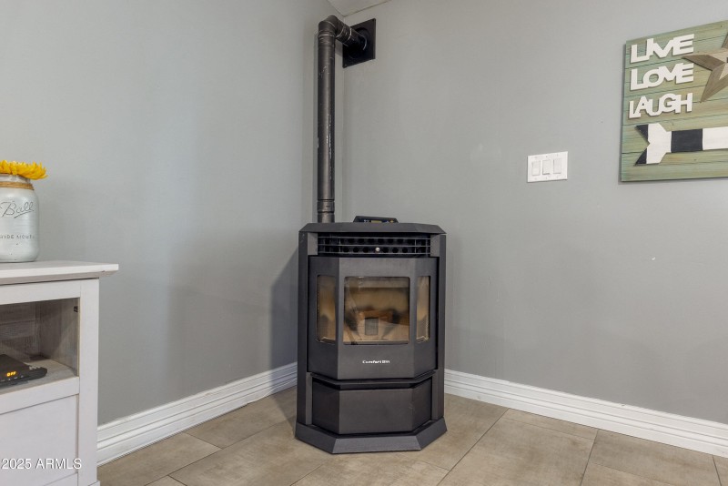 013_photo13_3030_w_young_st_sl_85901_ang