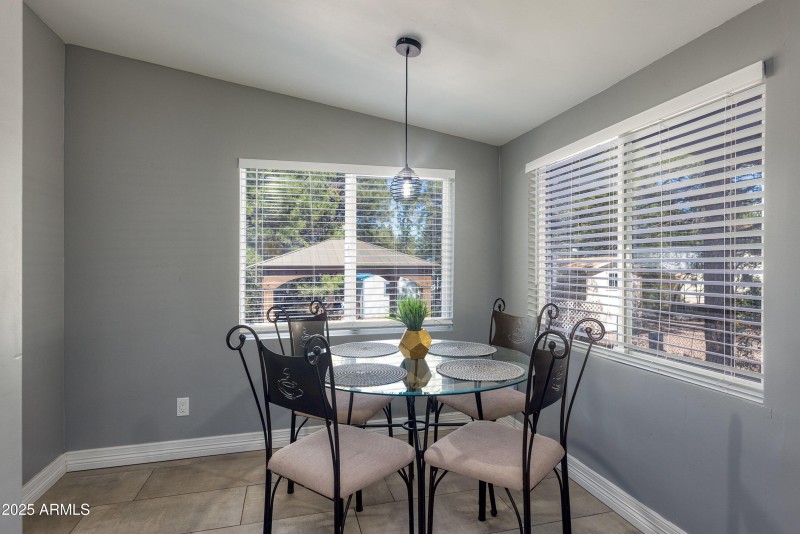 020_photo20_3030_w_young_st_sl_85901_ang