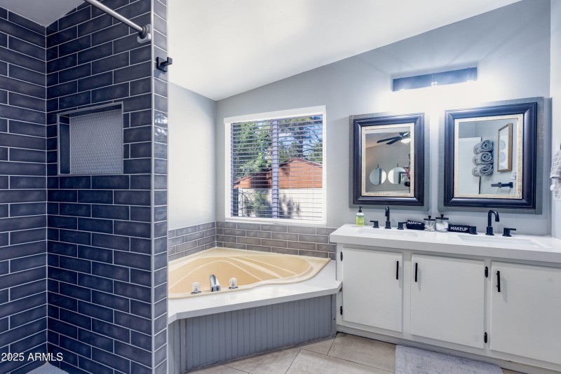 023_photo23_3030_w_young_st_sl_85901_ang