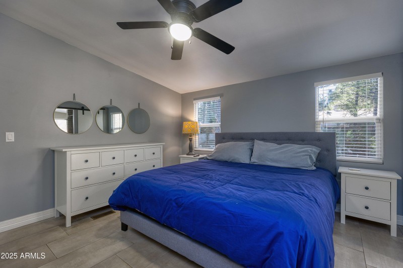 024_photo24_3030_w_young_st_sl_85901_ang