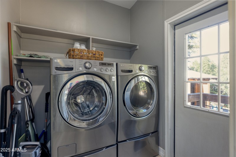 028_photo28_3030_w_young_st_sl_85901_ang