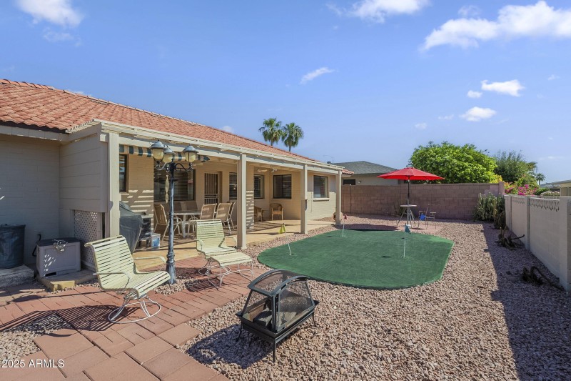 Lots of sunshine in South-backyard