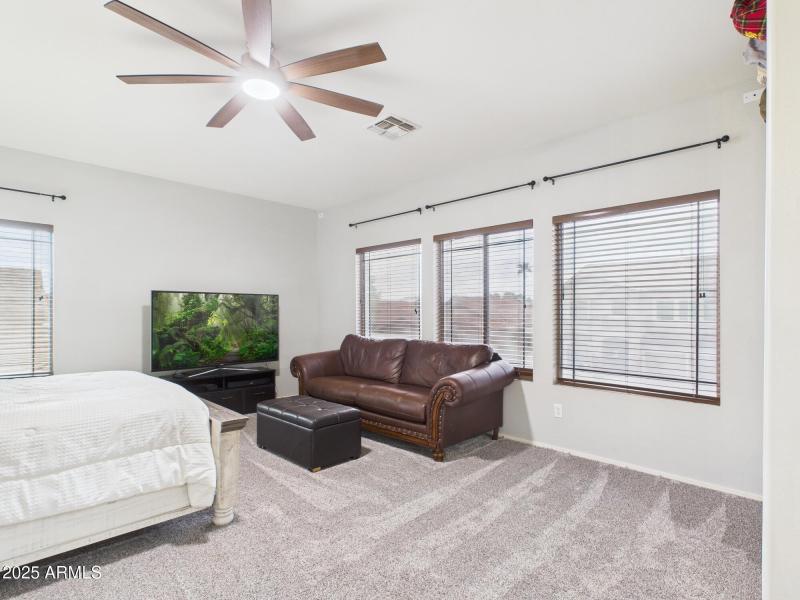 CAM02404G0-PR0144-STILL005