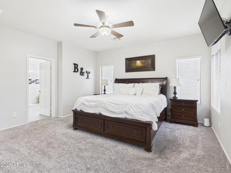 CAM02404G0-PR0144-STILL009