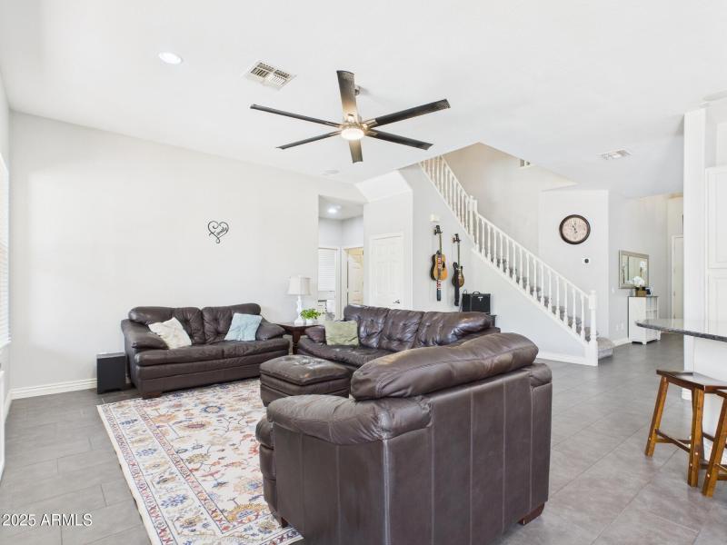 CAM02404G0-PR0144-STILL019